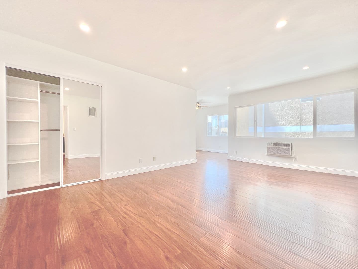 Los Angeles Apartment: 956 Elden Ave
