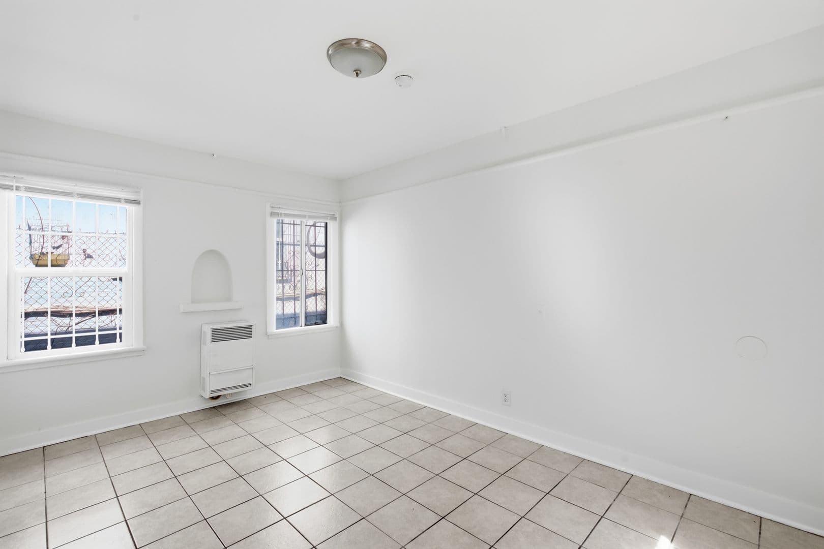 Los Angeles Apartment: 1426 S Bonnie Brae Street
