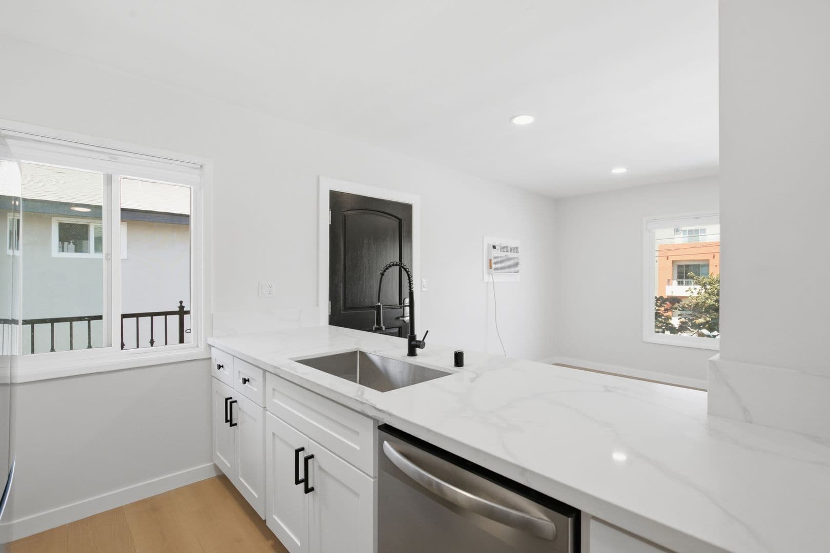 Sherman Oaks Apartment: 14620-14626 Magnolia Blvd