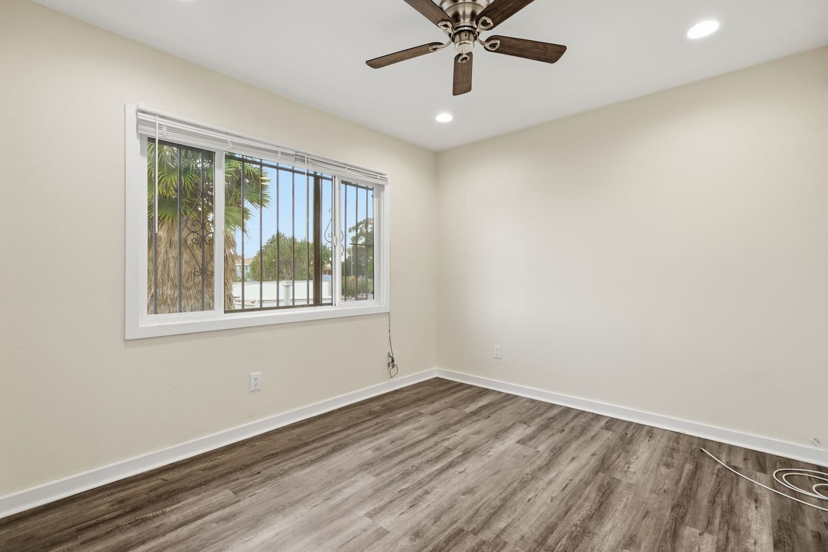 Los Angeles Apartment: 8910 S Avalon Blvd