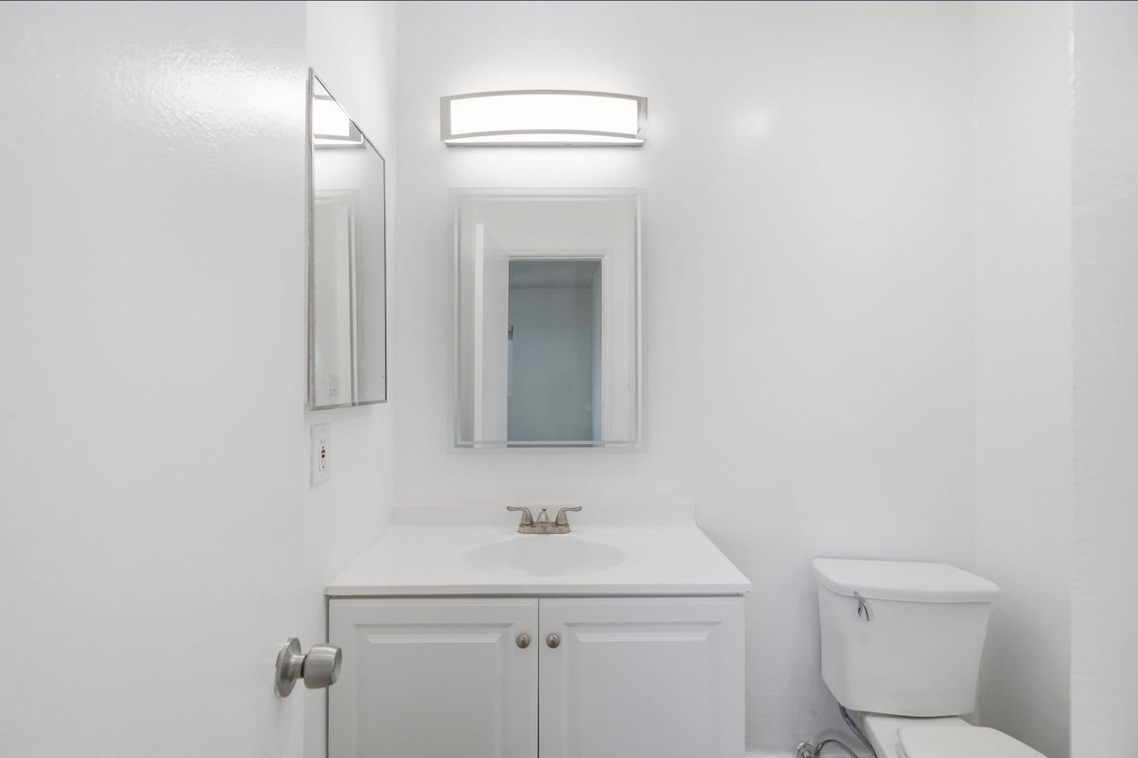 Reseda Apartment: 6632 Darby Ave