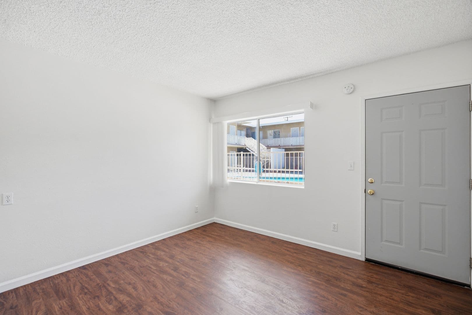 Pomona Apartment: 475 E Foothill Blvd