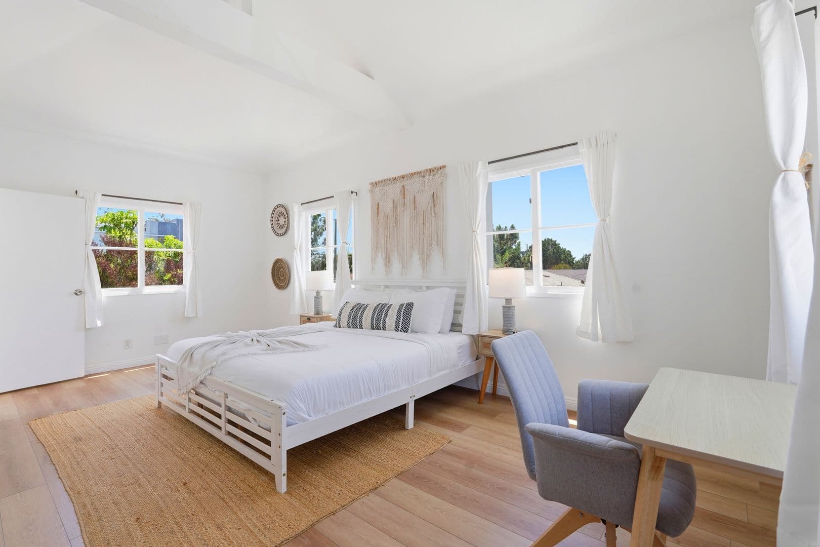 Venice Apartment: 525 Venice Way