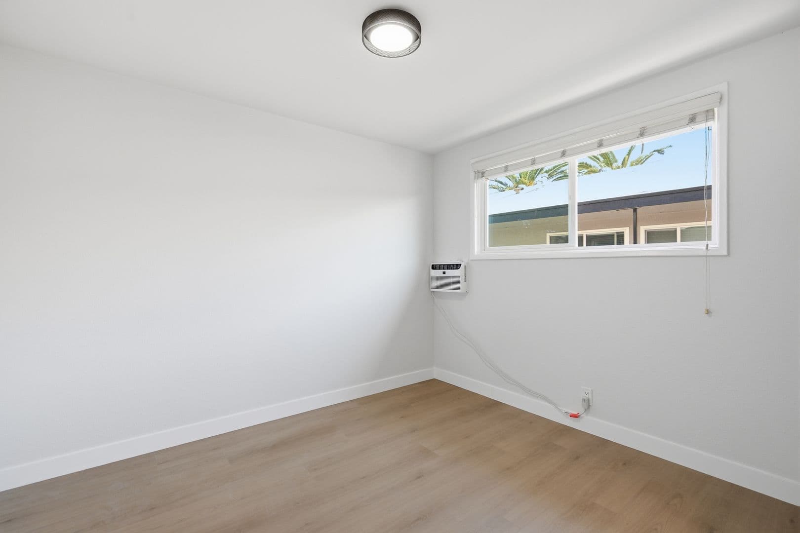 Sherman Oaks Apartment: 14620-14626 Magnolia Blvd