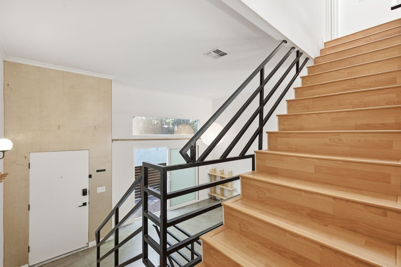 Sherman Oaks House: 4854 Coldwater Canyon Avenue #103
