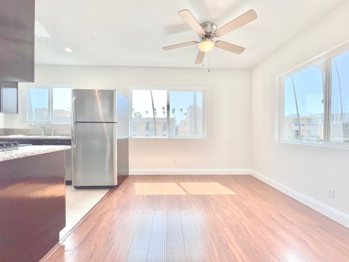 Los Angeles Apartment: 956 Elden Ave