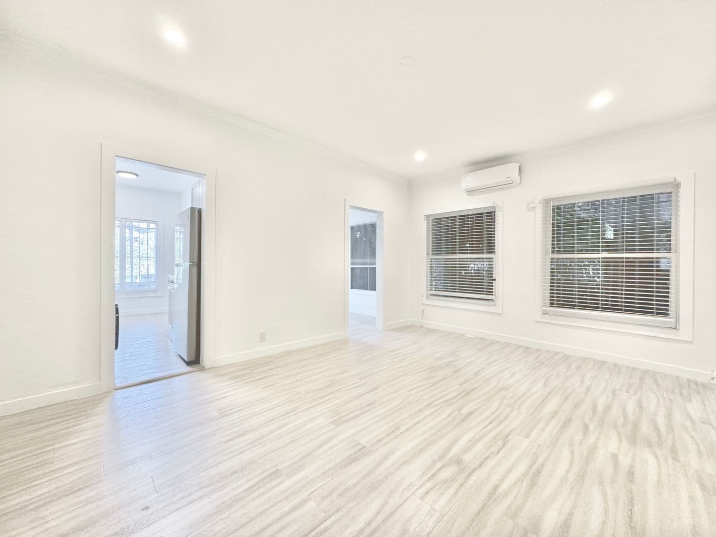 Los Angeles Apartment: 1922 Montrose Street