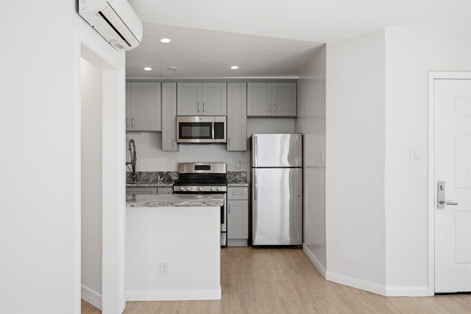 Santa Monica Apartment: 1313 Pico Blvd