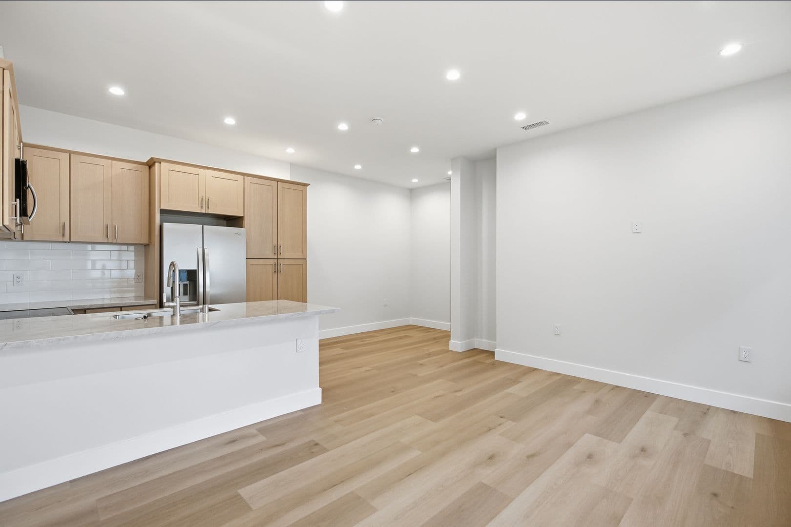 Sherman Oaks Apartment: 14007 Moorpark Street