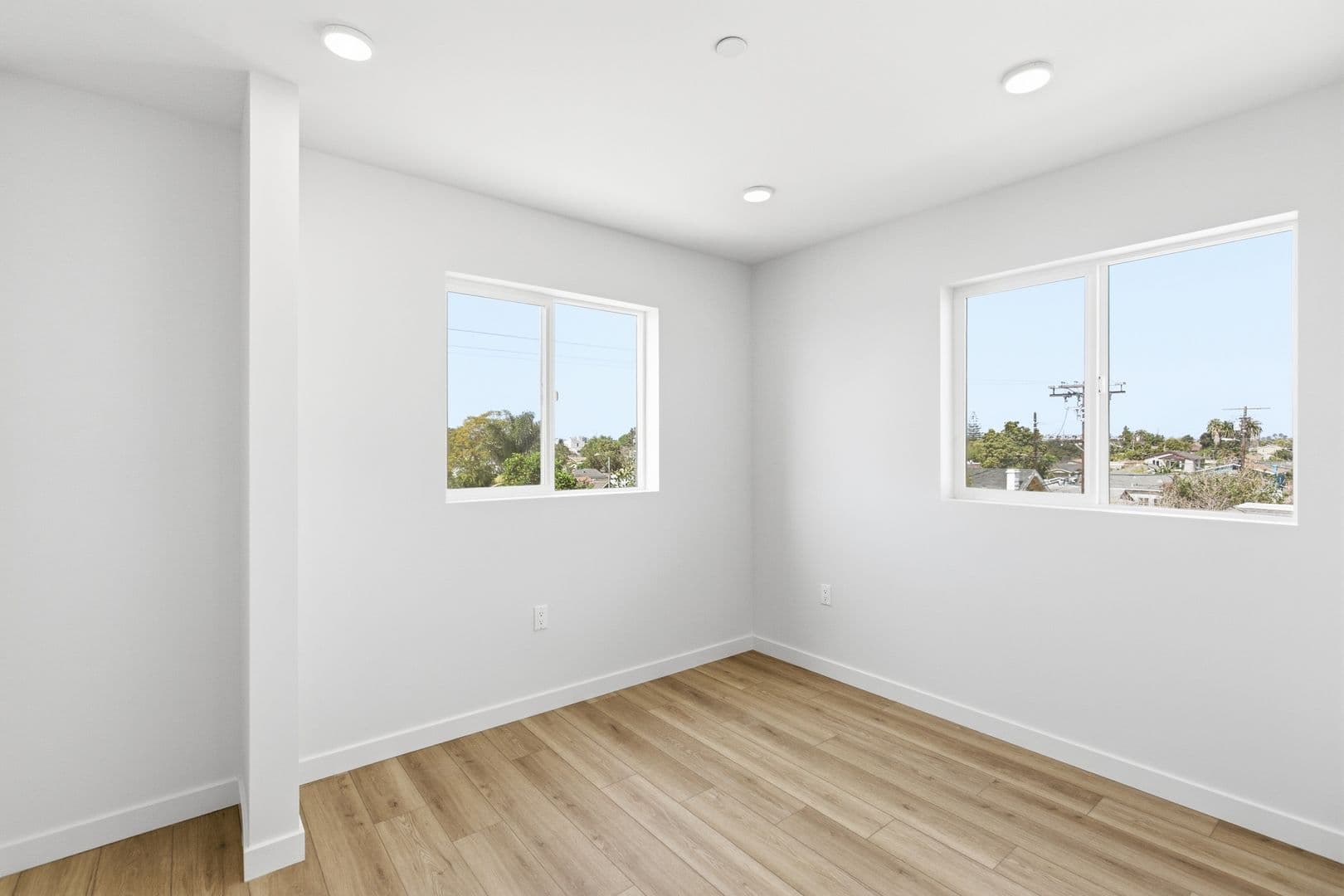 Los Angeles Apartment: 7655 San Pedro Street