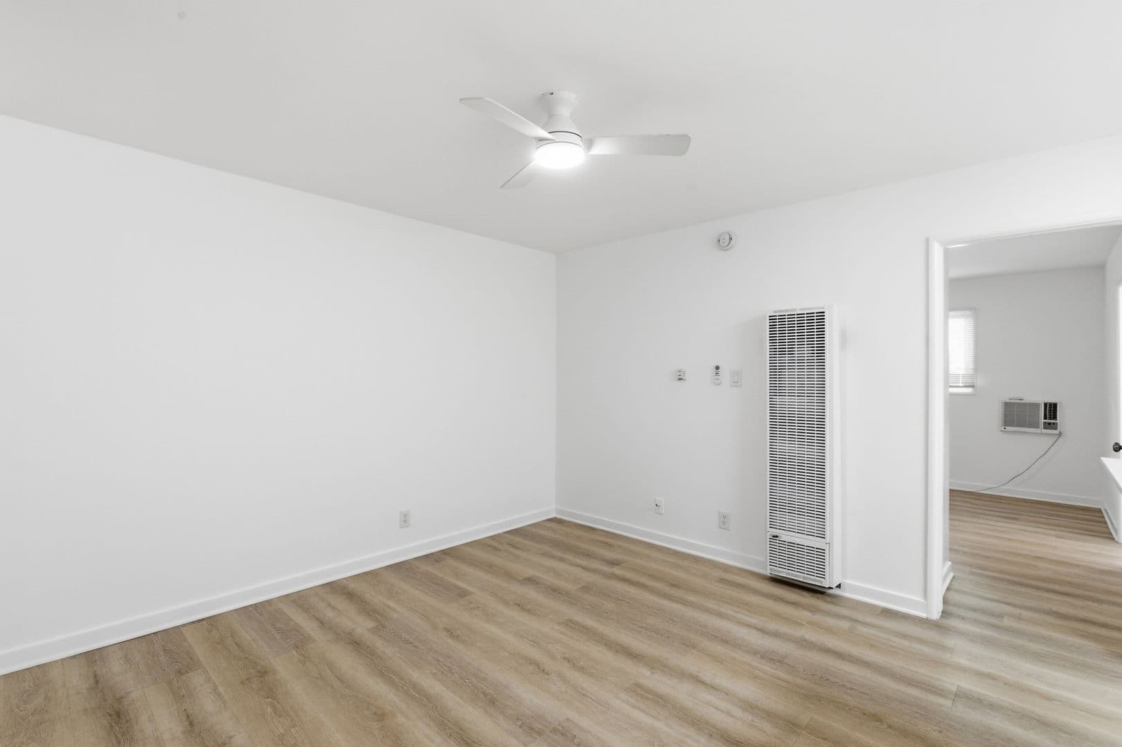 Los Angeles Apartment: 1453 S Westgate Ave