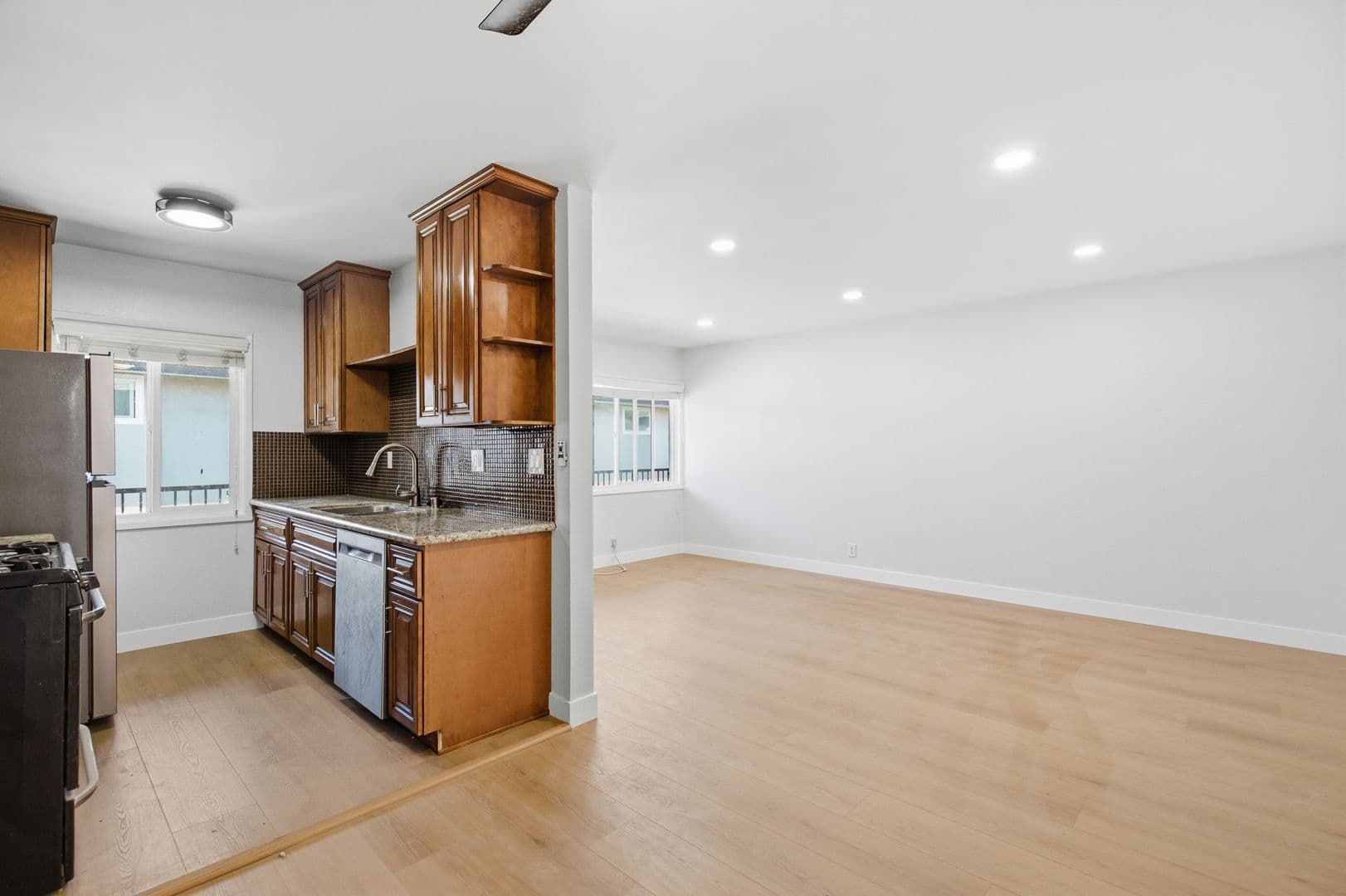 Sherman Oaks Apartment: 14620-14626 Magnolia Blvd