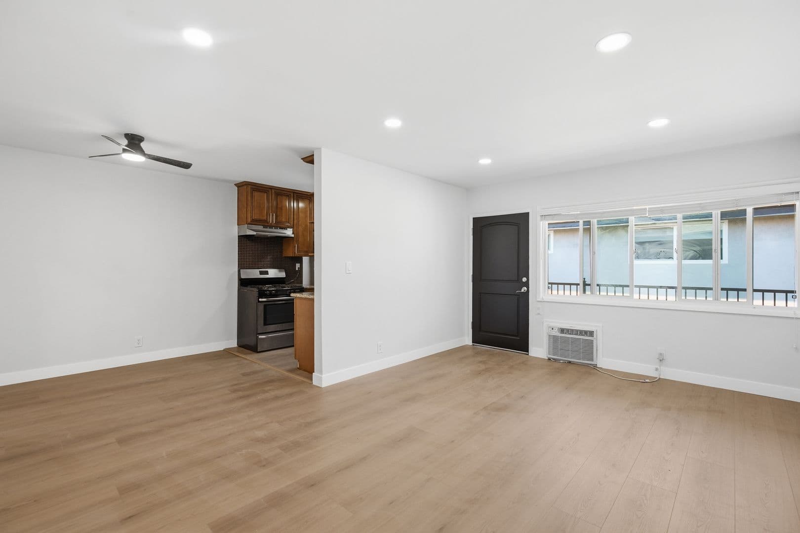 Sherman Oaks Apartment: 14620-14626 Magnolia Blvd