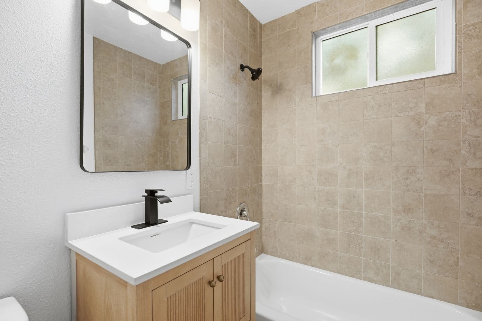 Sherman Oaks Apartment: 14616 Magnolia Blvd