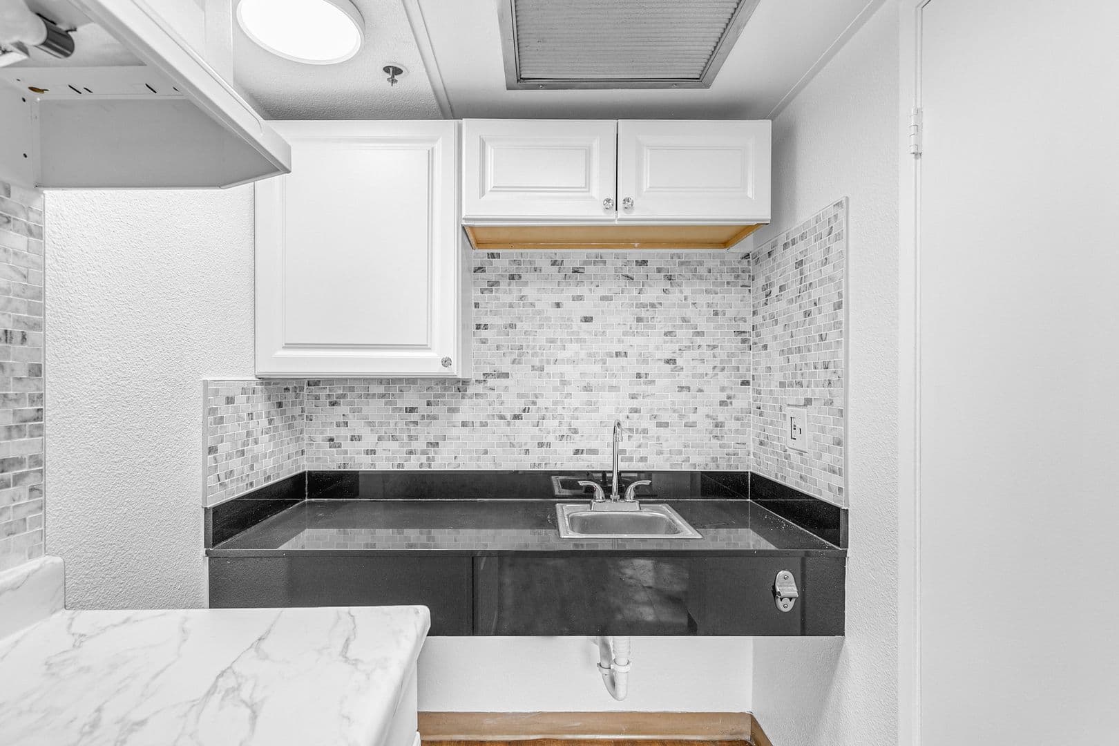 Thousand Oaks Apartment: 1516 Newbury Rd