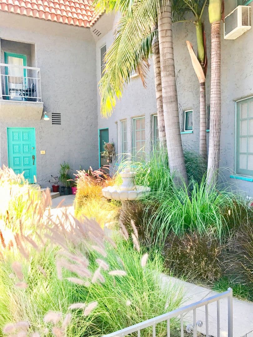 Los Angeles Apartment: 1301 N. Stanley Ave