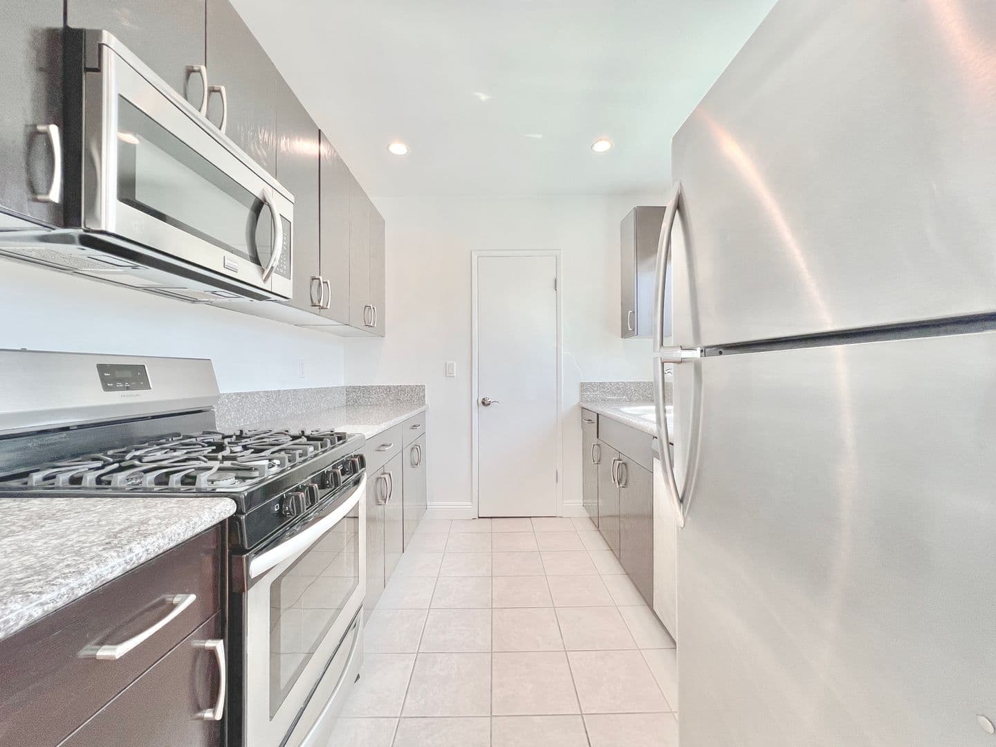 Los Angeles Apartment: 956 Elden Ave