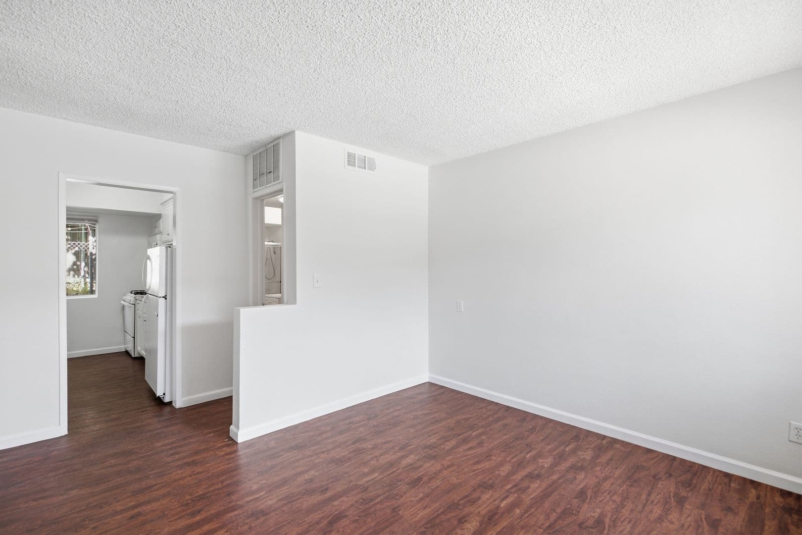 Pomona Apartment: 475 E Foothill Blvd