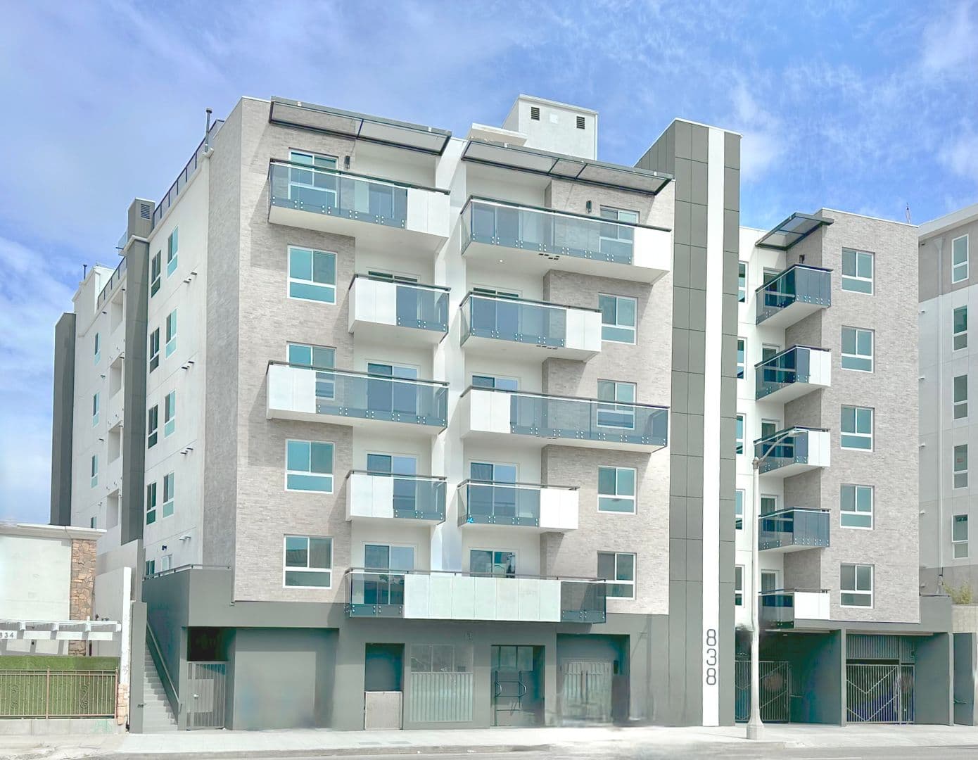Los Angeles Apartment: 838 S La Brea Ave