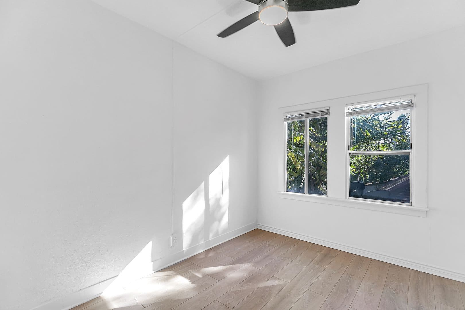 Los Angeles Apartment: 1524 E. 52nd Street