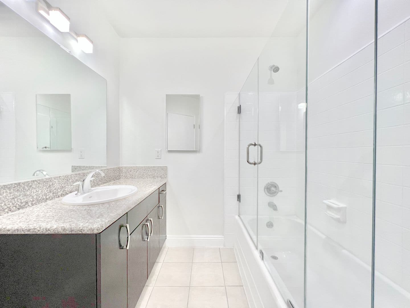 Los Angeles Apartment: 956 Elden Ave