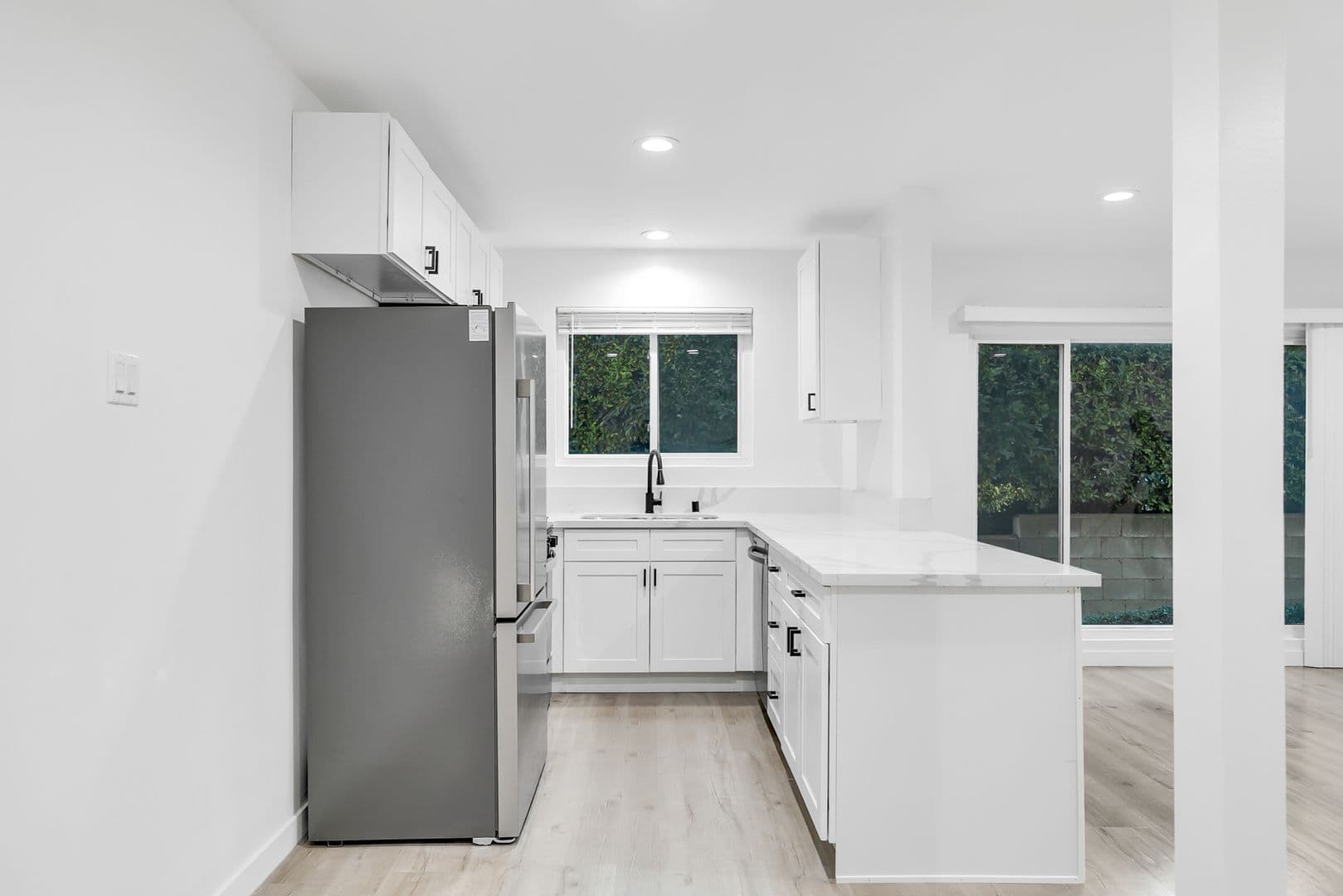 Los Angeles Apartment: 1138 Cardiff Avenue