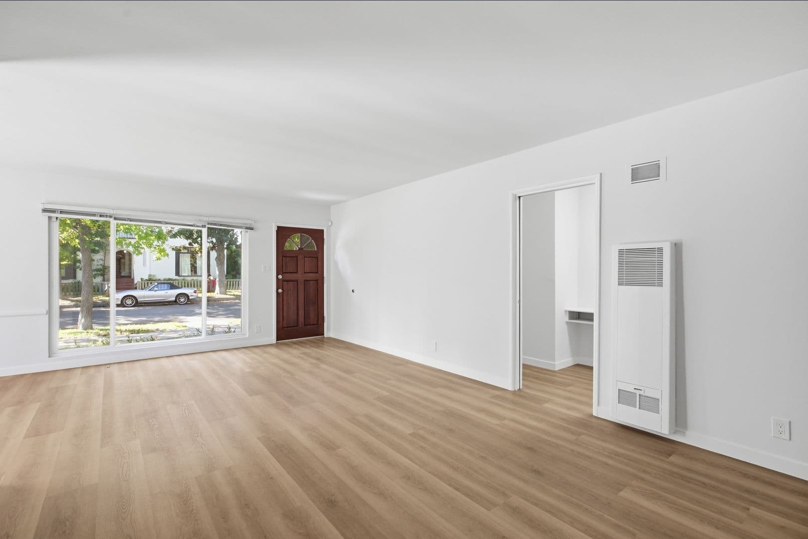 Los Angeles Apartment: 1138 Cardiff Avenue