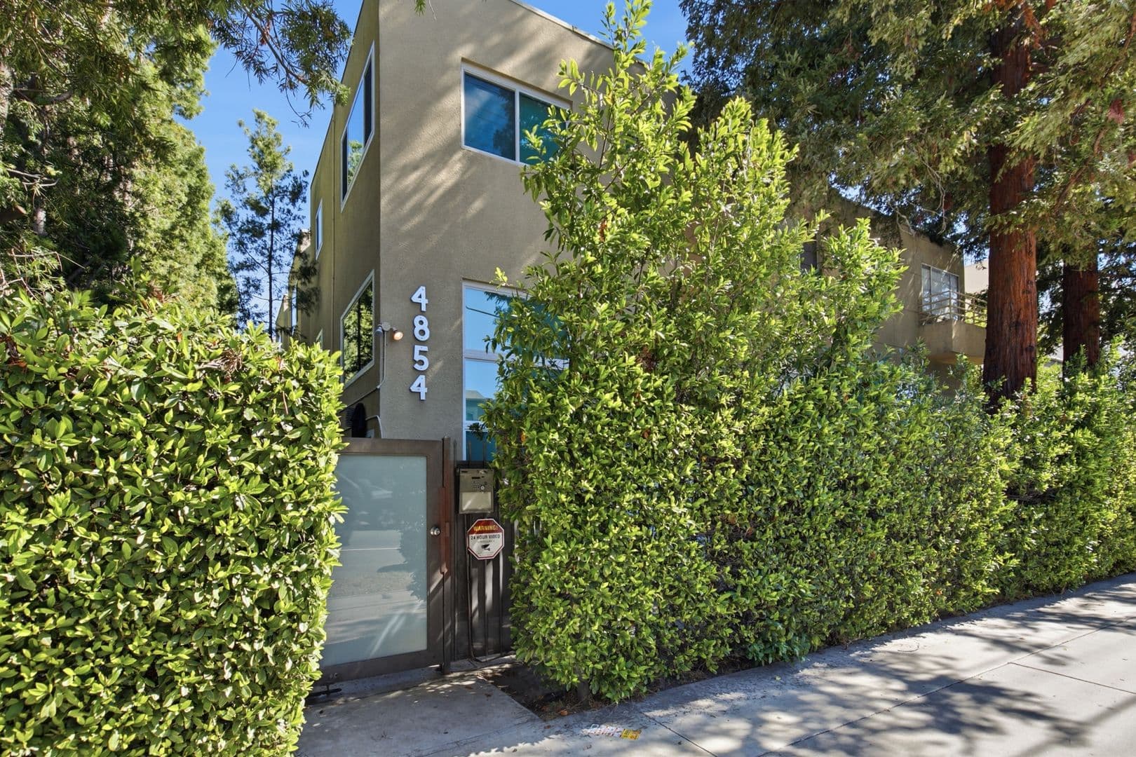 Sherman Oaks House: 4854 Coldwater Canyon Avenue #103