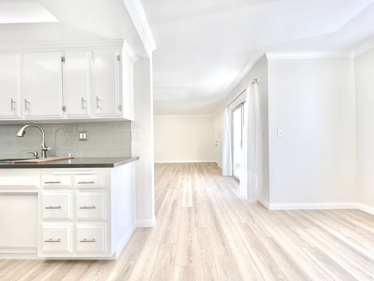 Santa Monica Apartment: 1142-1148 9th St