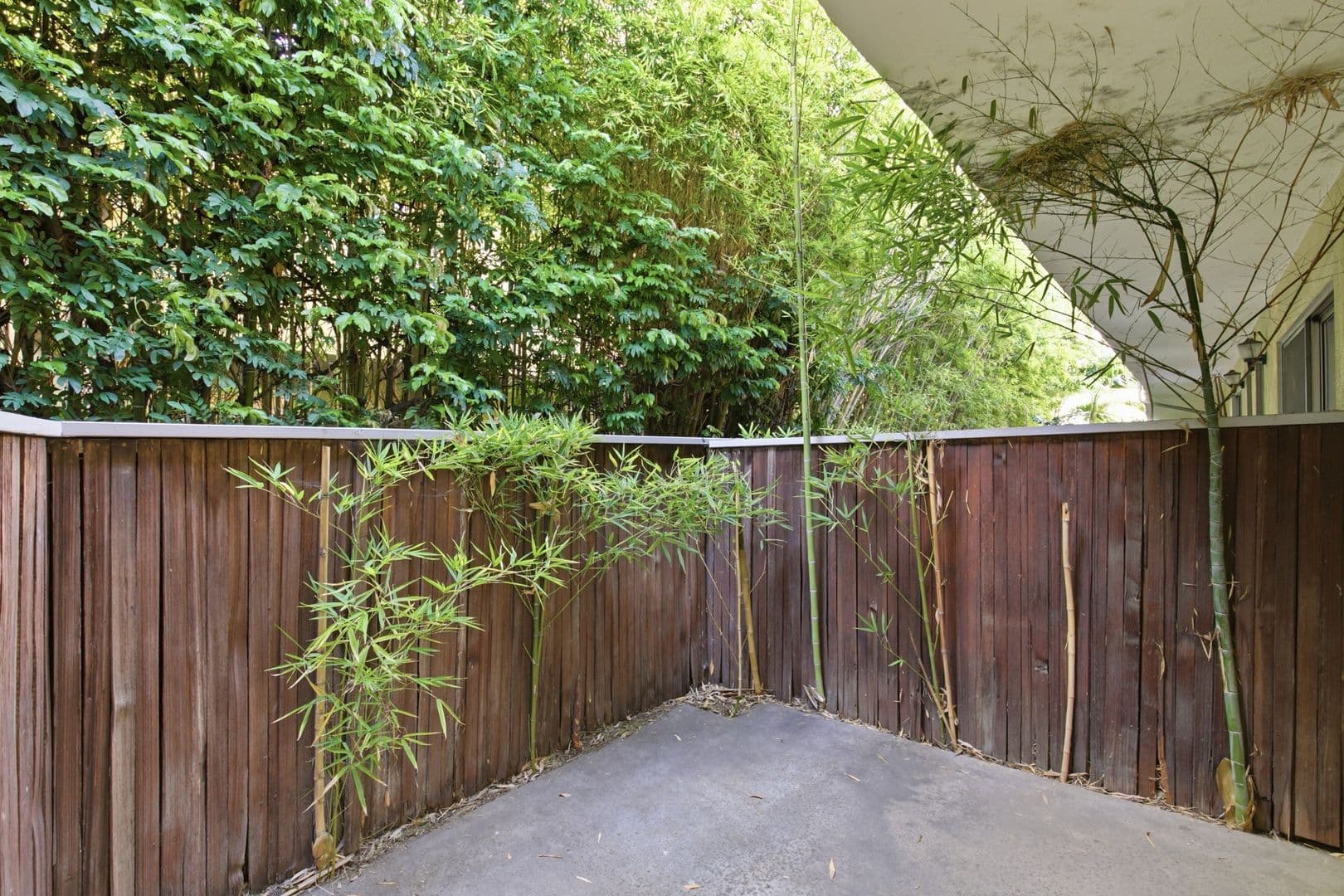 Los Angeles Apartment: 1453 S Westgate Ave