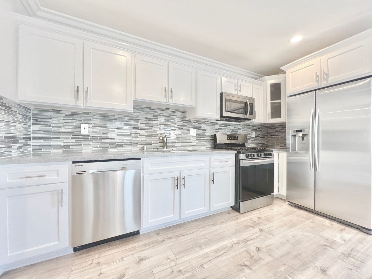 Los Angeles Apartment: 4461 Rosewood Avenue