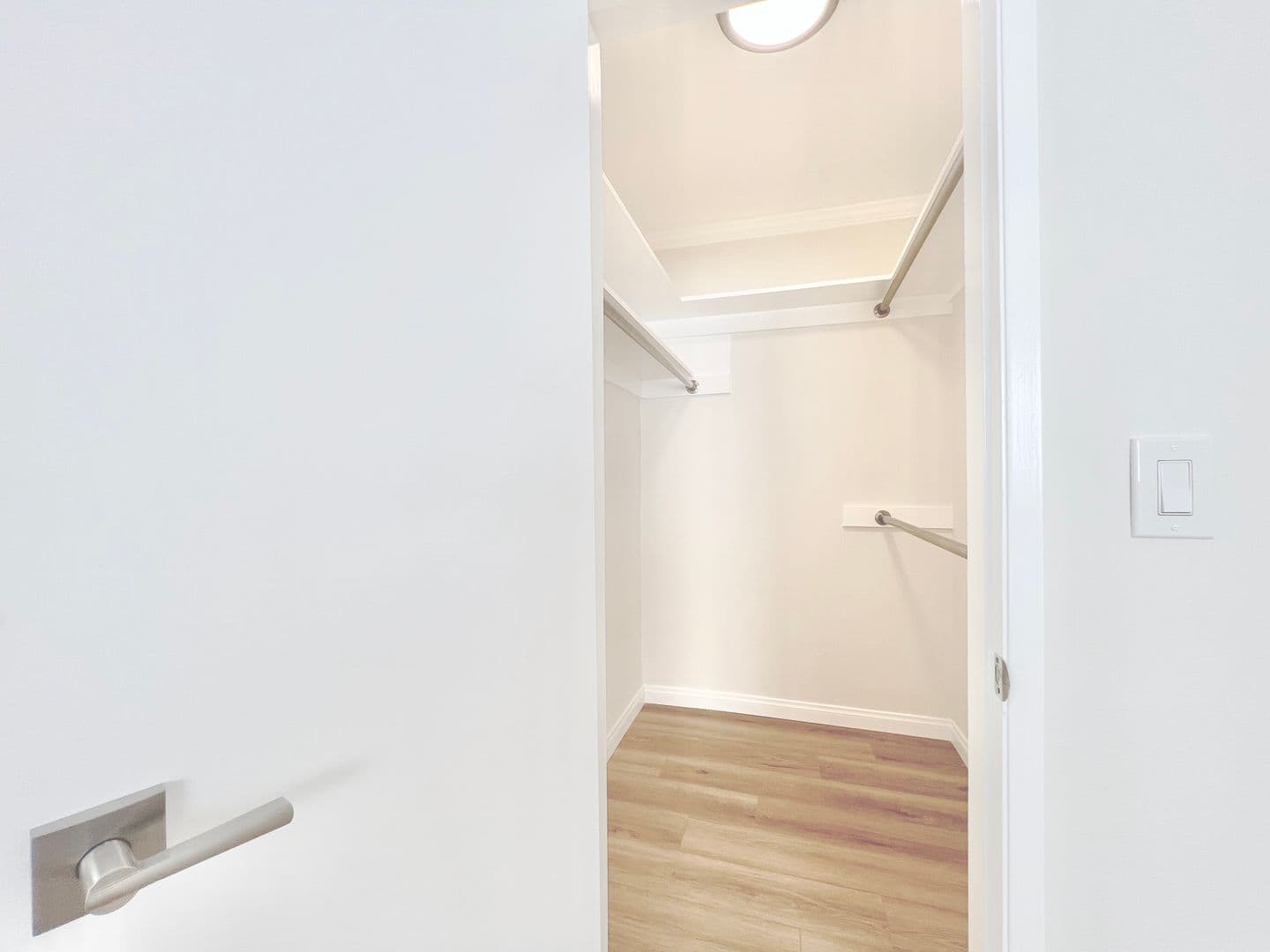 Santa Monica Apartment: 1142-1148 9th St