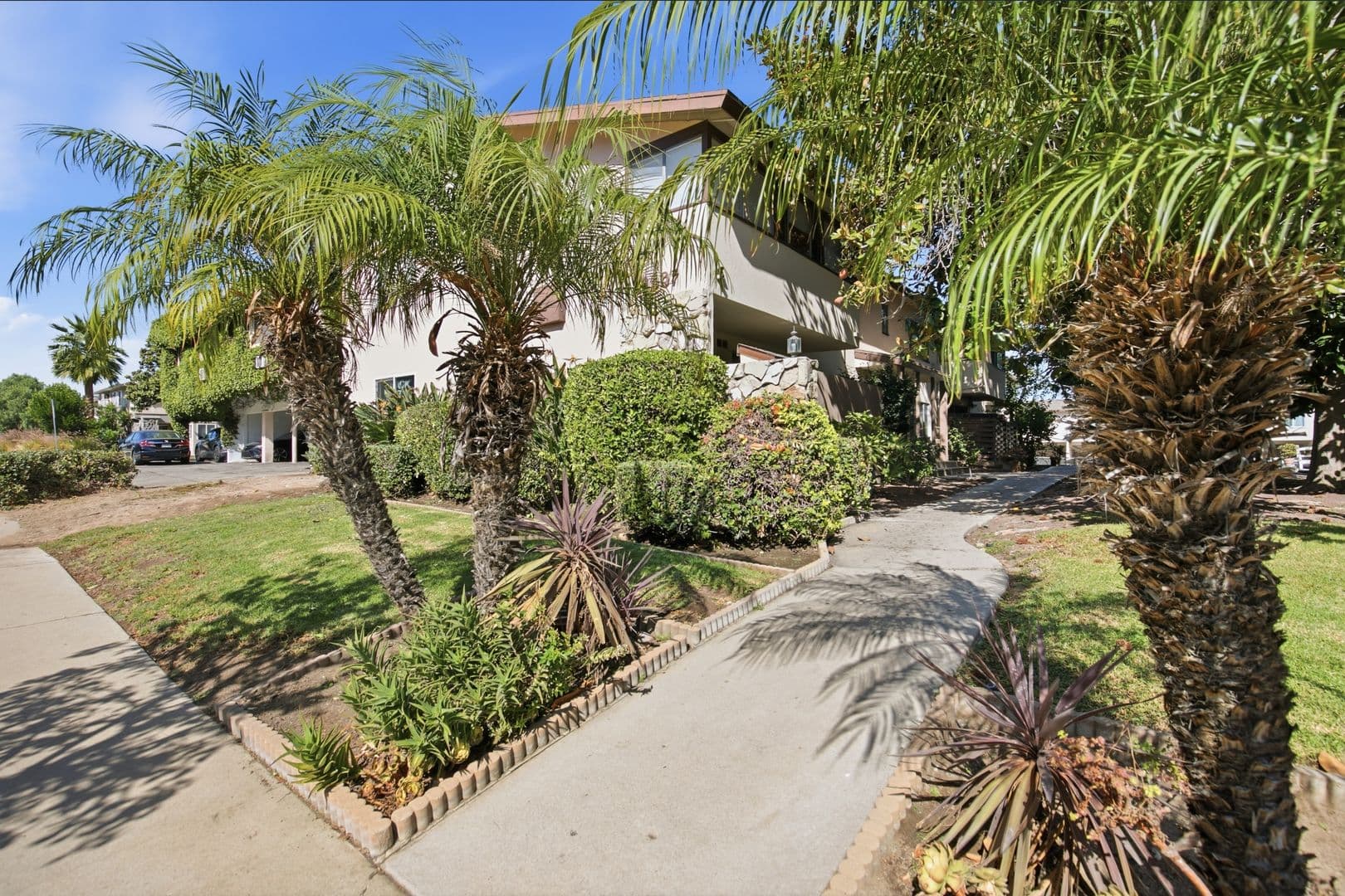 Sherman Oaks Apartment: 14007 Moorpark Street