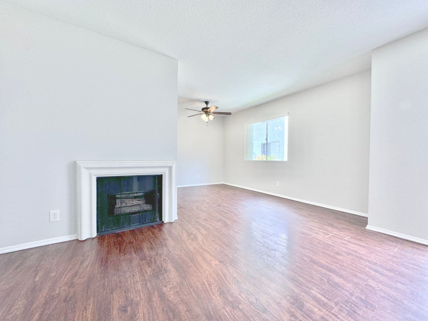 Sherman Oaks Apartment: 14455 Dickens St