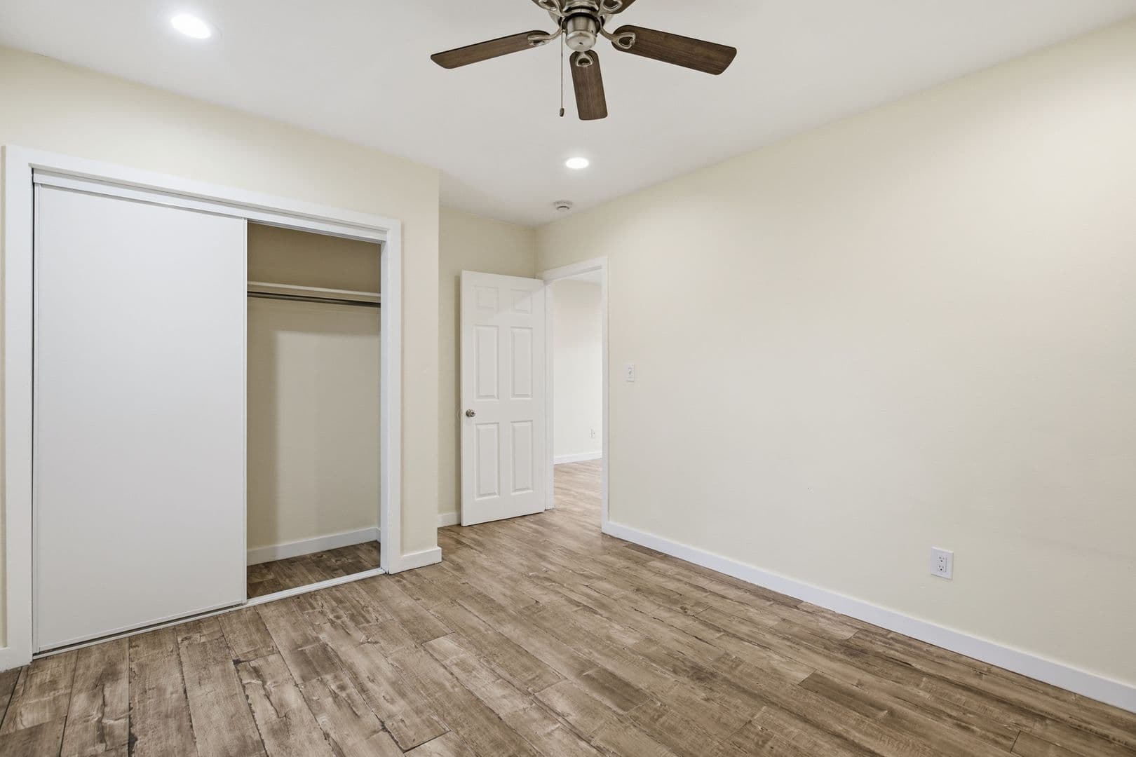 Los Angeles Apartment: 8910 S Avalon Blvd