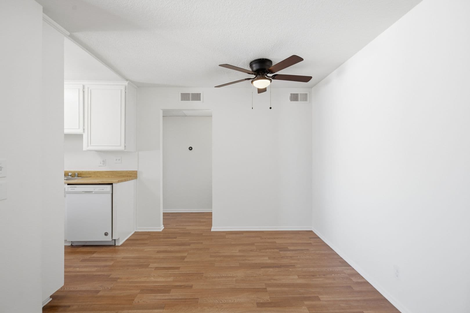 Sherman Oaks Apartment: 14455 Dickens St