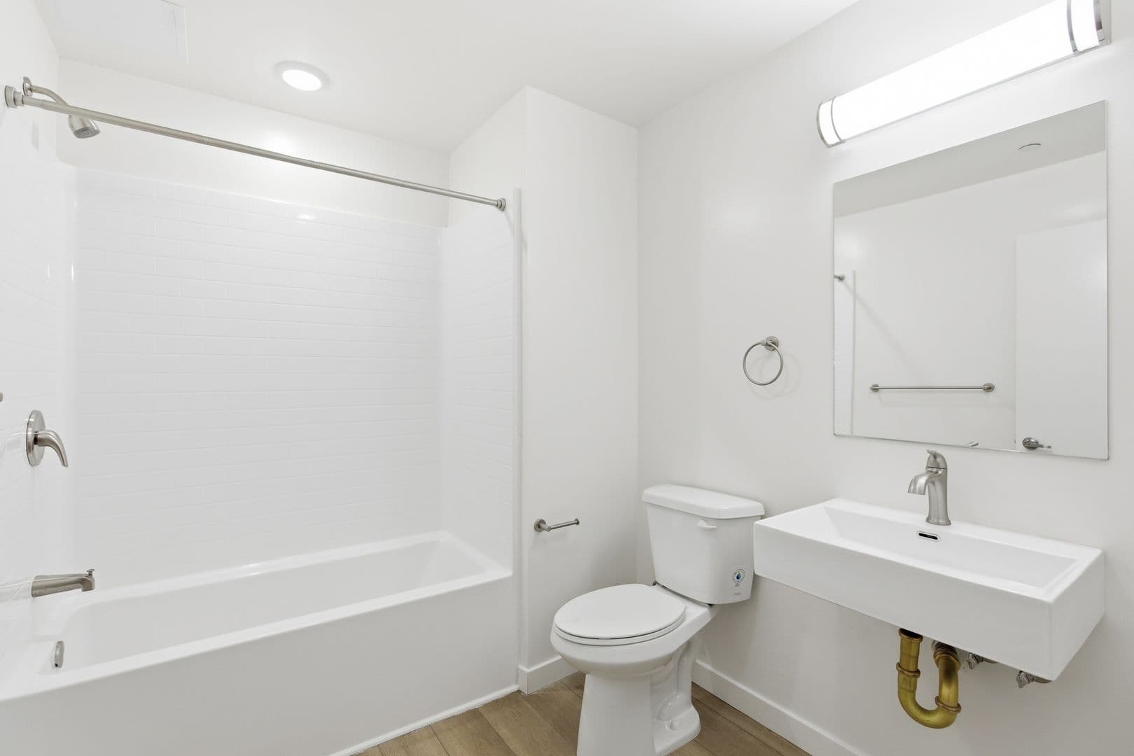 Los Angeles Apartment: 7655 San Pedro Street