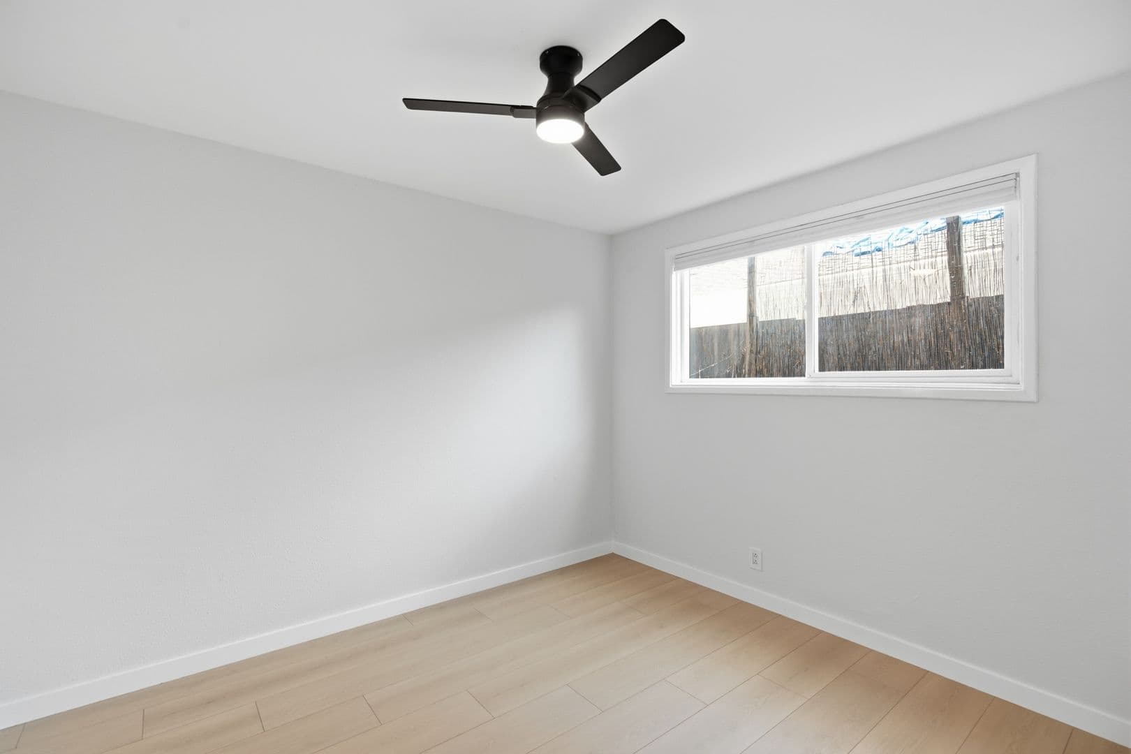 Sherman Oaks Apartment: 14616 Magnolia Blvd