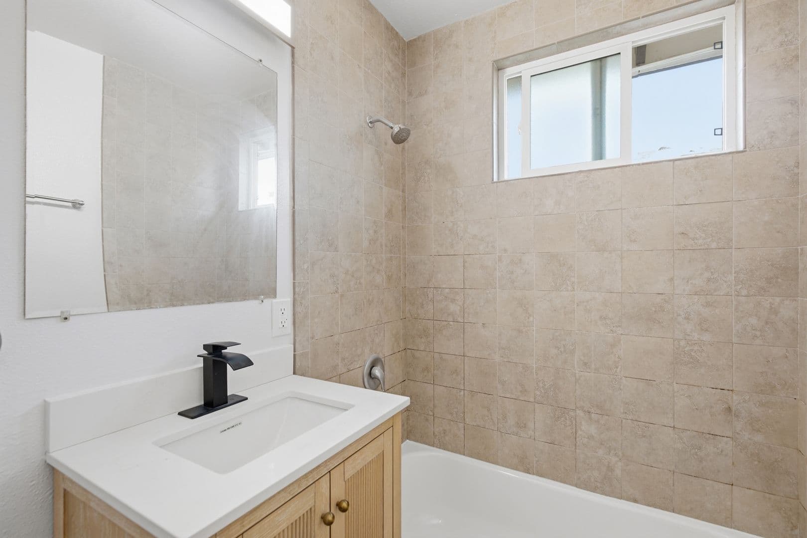 Sherman Oaks Apartment: 14620-14626 Magnolia Blvd