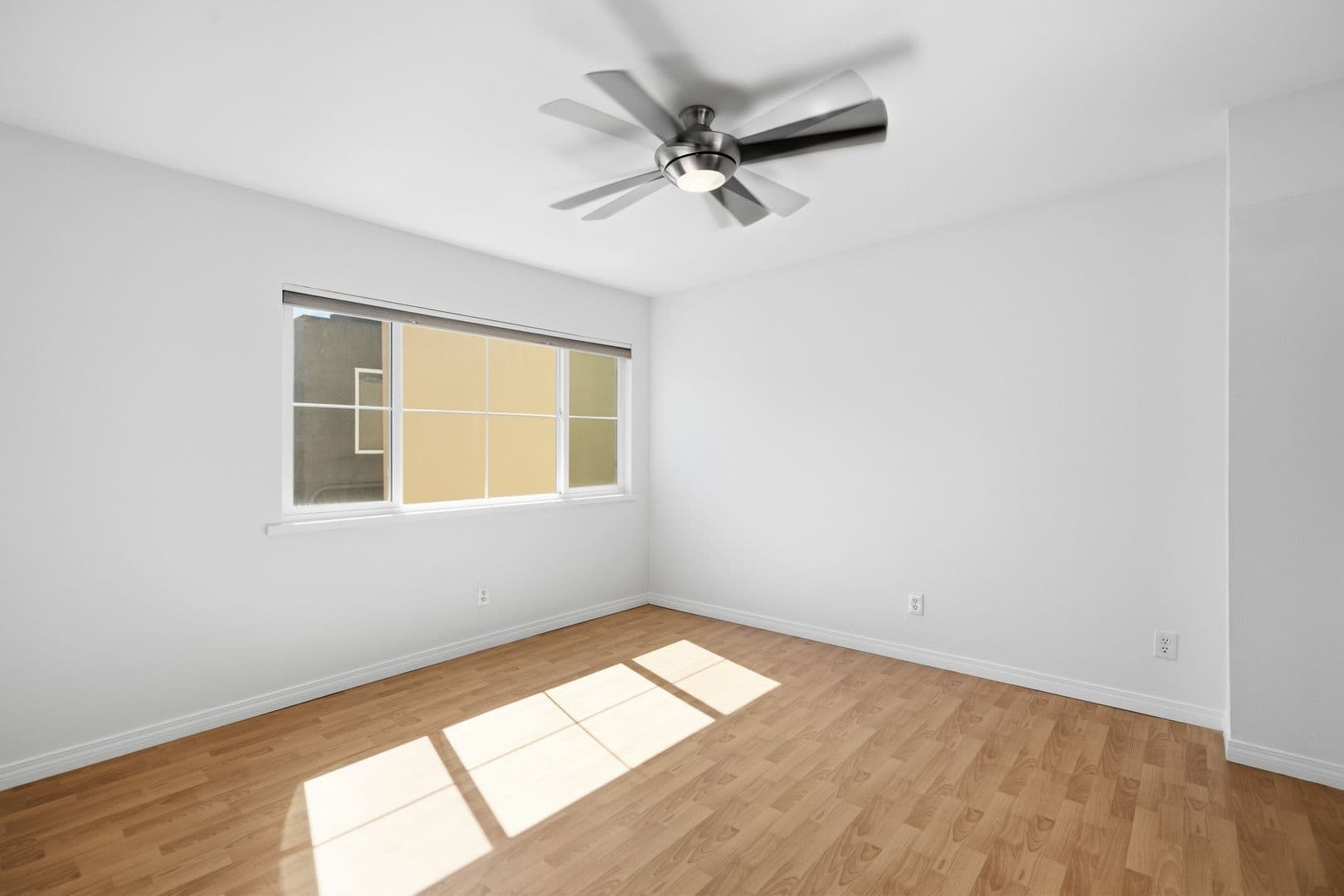 Sherman Oaks House: 4854 Coldwater Canyon Avenue #103