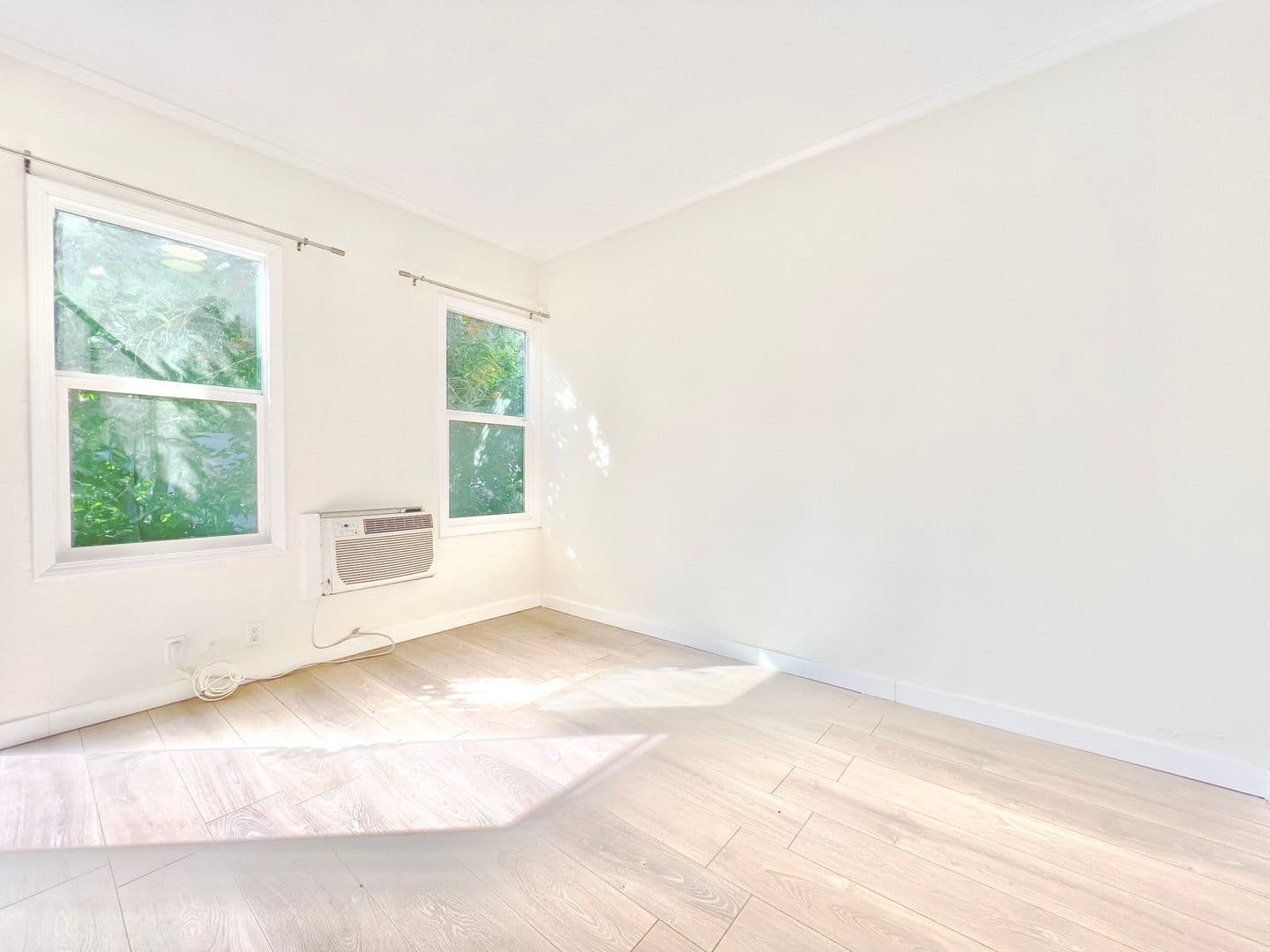 Los Angeles Apartment: 1301 N. Stanley Ave