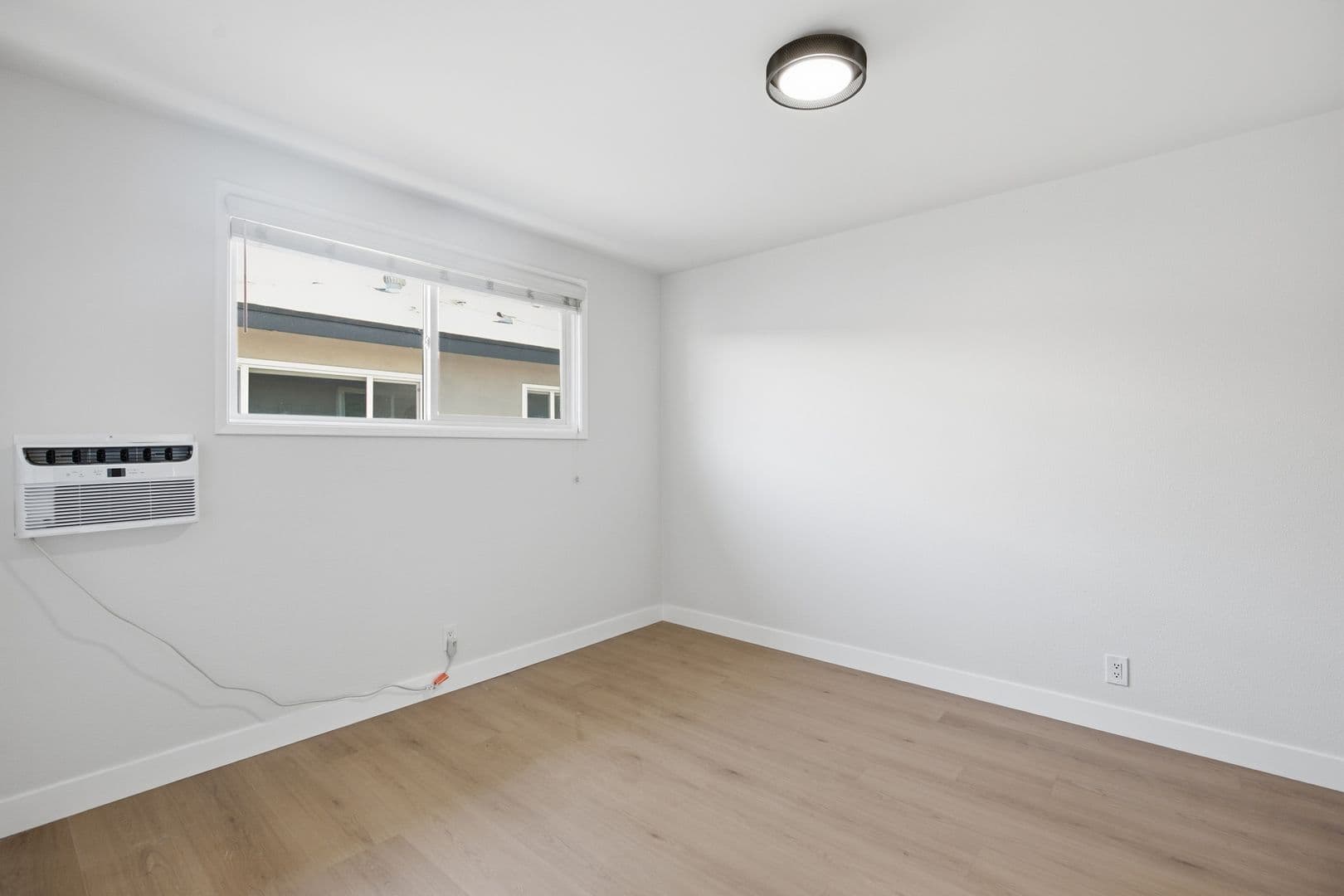 Sherman Oaks Apartment: 14620-14626 Magnolia Blvd