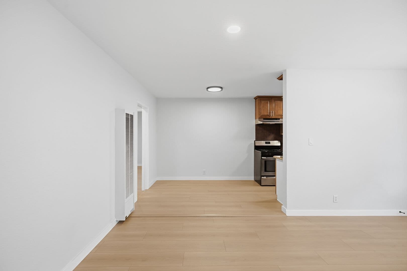Sherman Oaks Apartment: 14616 Magnolia Blvd
