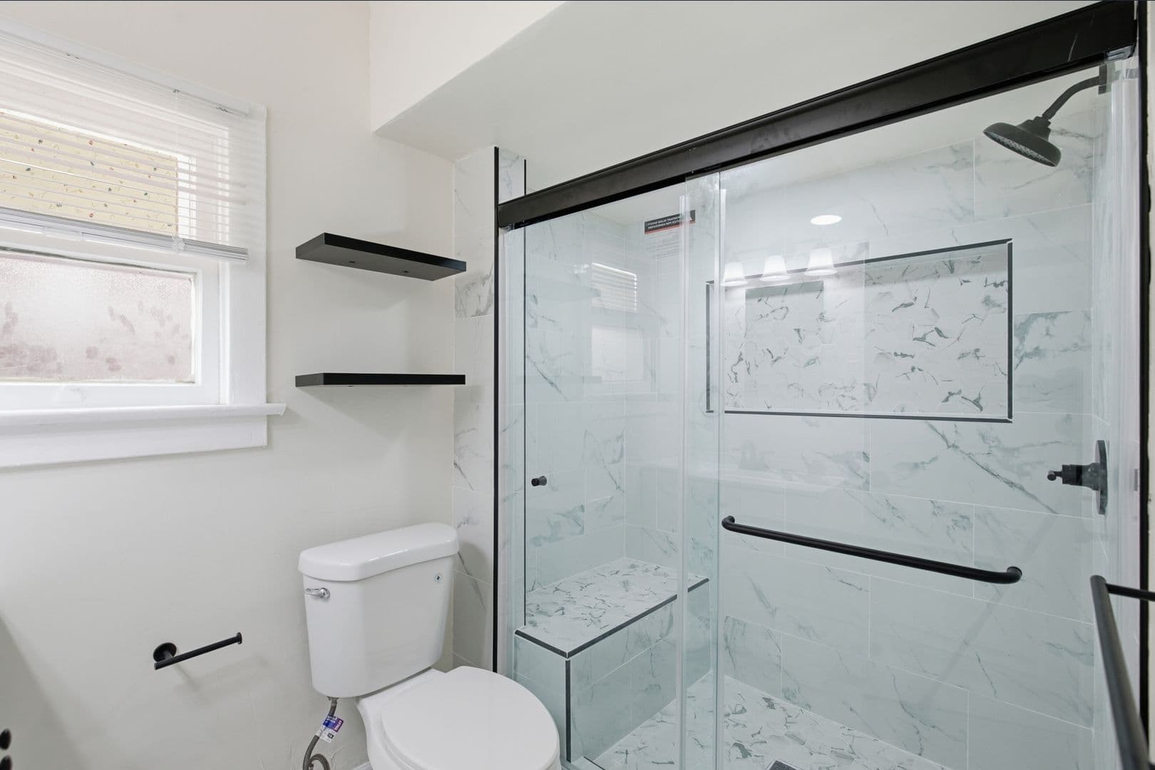 Van Nuys Apartment: 6860-6870 Hazeltine Avenue