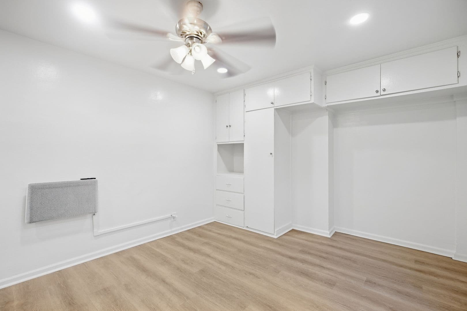 Los Angeles Apartment: 10635 S Vermont Ave