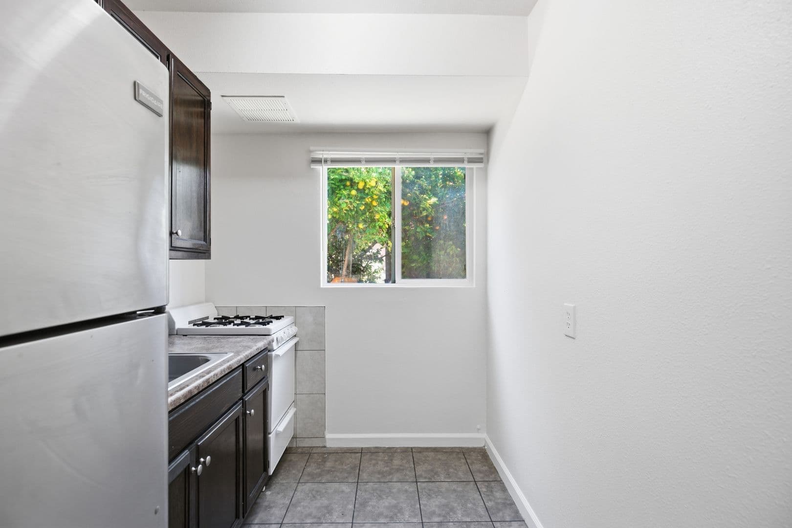 Huntington Park Apartment: 7101 Rugby Ave