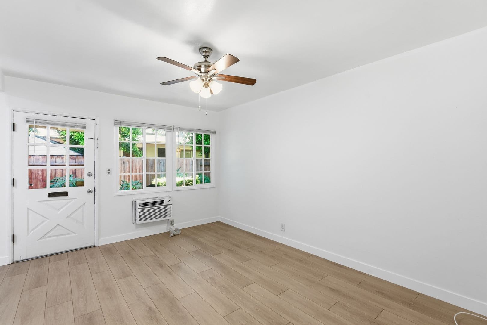 Canoga Park Apartment: 7249 Alabama Avenue