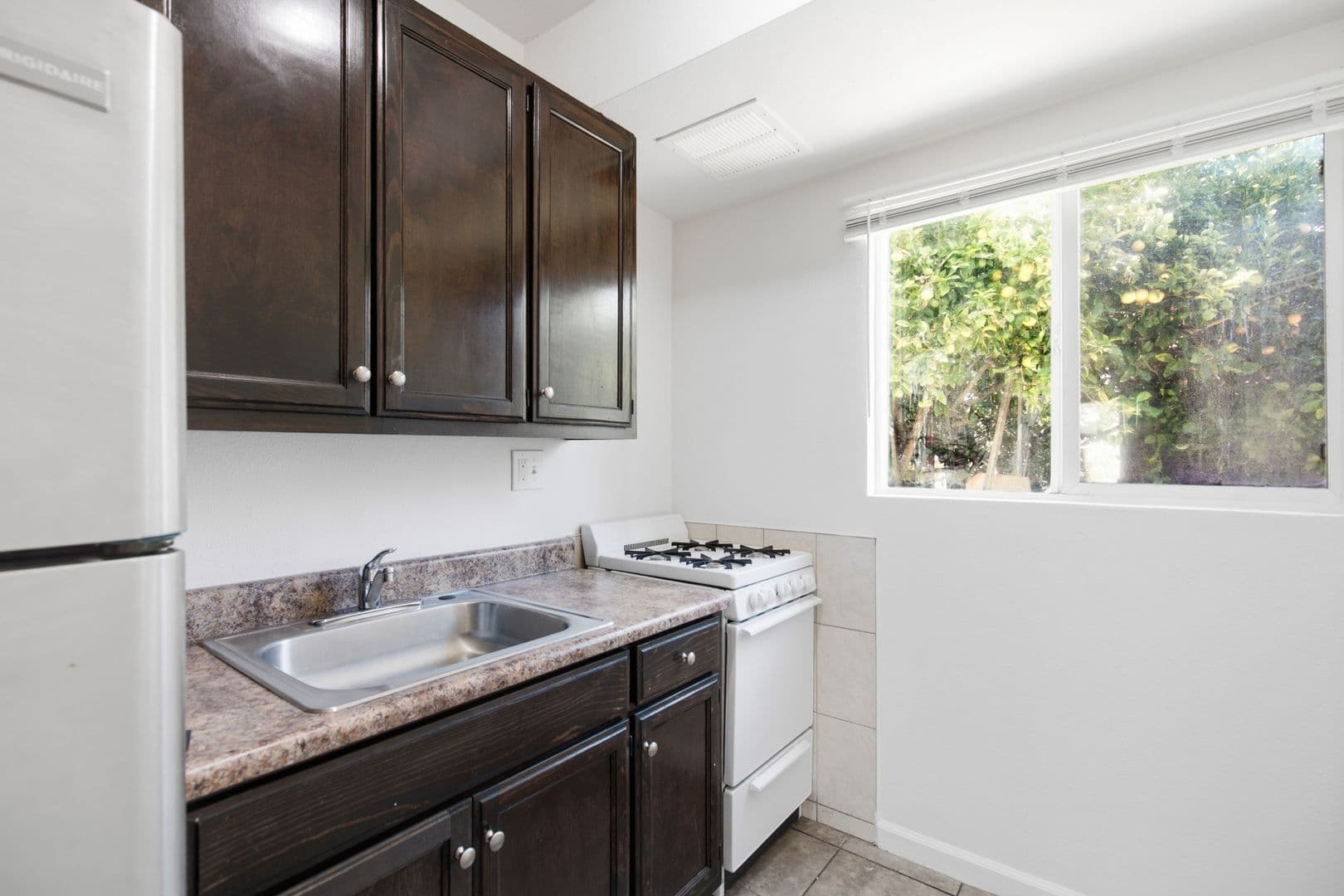 Huntington Park Apartment: 7101 Rugby Ave