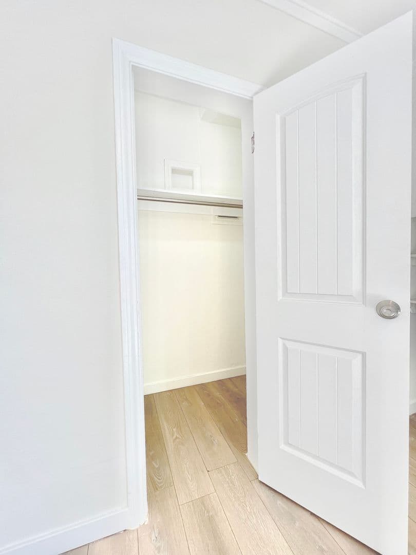 Los Angeles Apartment: 1301 N. Stanley Ave