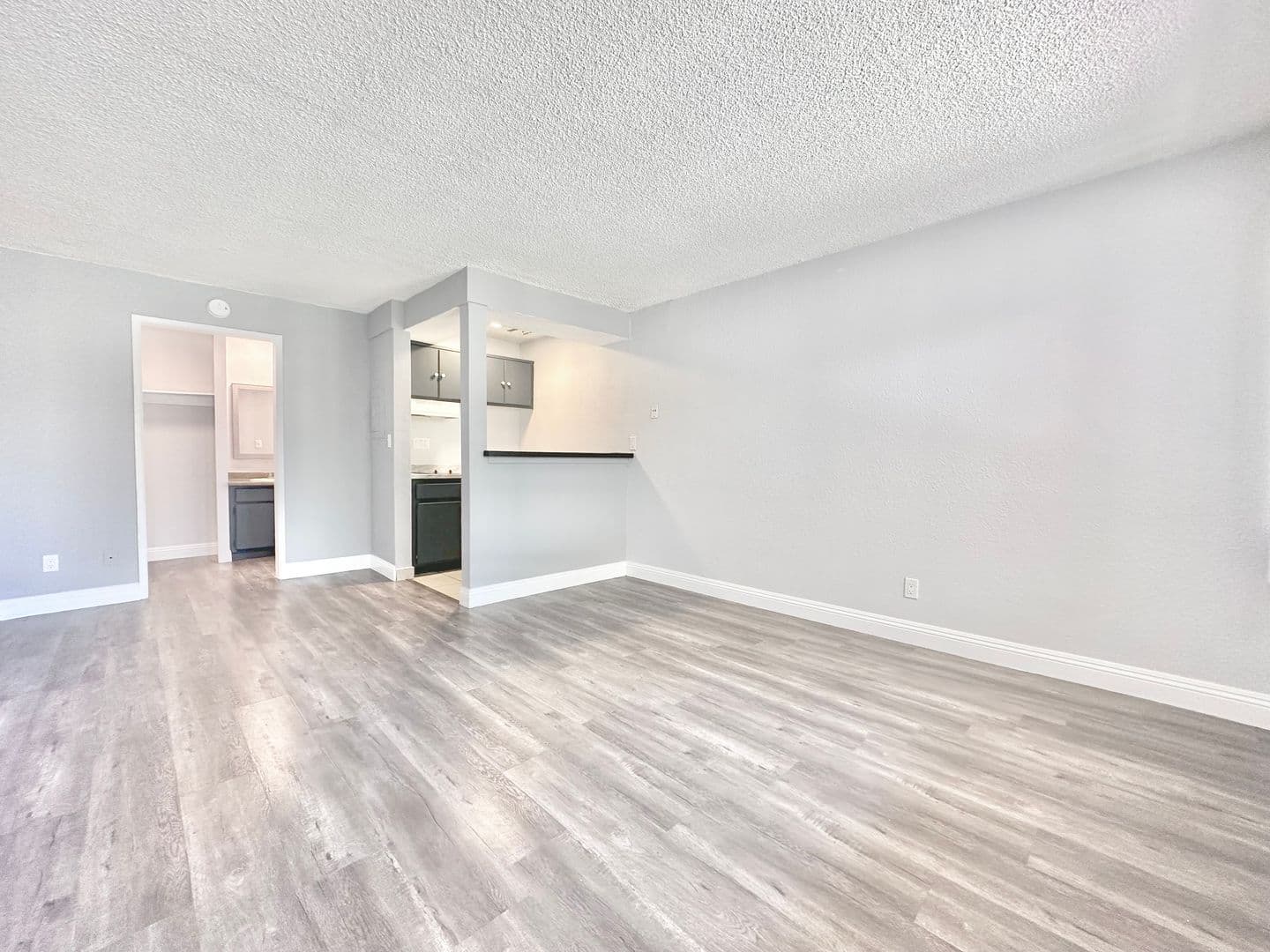 Anaheim Apartment: 2630 West Lincoln Ave